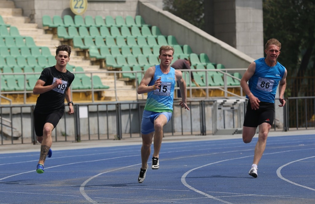 Jeńil atletıka: Jastar arasynda jarys bastaldy
