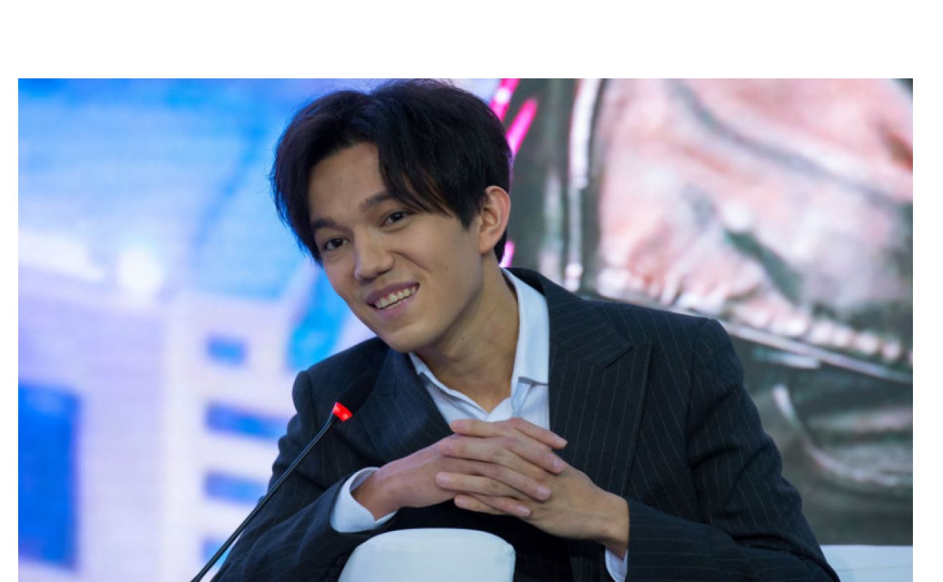 Nıý-Iorktegi juldyzdar galereıasyna Dımashtyń sýreti ilindi