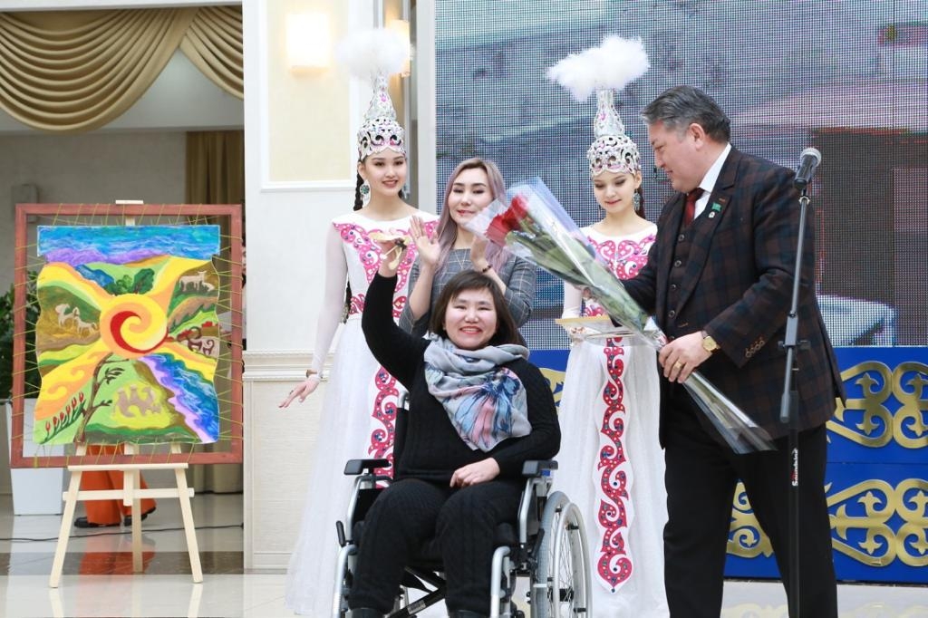 Qaraǵandylyq mesenat muqtaj janǵa páter syılady