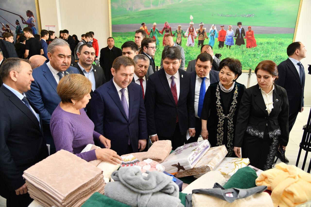 Shymkentte Alǵys aıtý kúni atalyp ótti