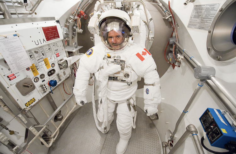 Ǵaryshta adam qalaı uıyqtaıdy?