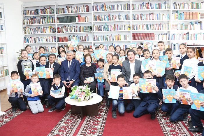 Balalar jazýshysy Rıma Ábiqaeva taldyqorǵandyq oqýshylarmen kezdesti