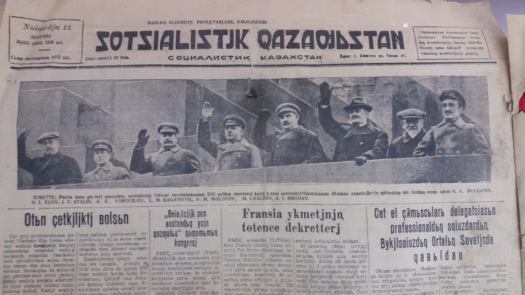 Mektep mýzeıindegi kóne gazet