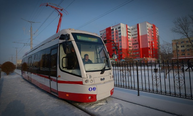 Tramvaıda tegin júredi