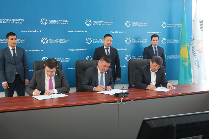 Úshjaqty memorandýmǵa qol qoıyldy