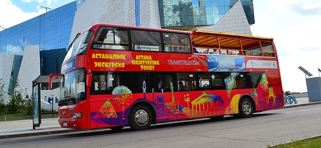 Red Bus ekskýrsııalyq avtobýsy jańa baǵyt boıynsha júredi