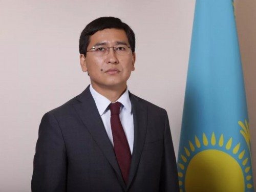 Elimizdiń bas muǵalimi názik jandy áriptesterin merekemen quttyqtady