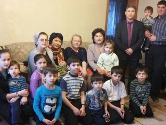 Kóp balaly otbasyn quttyqtady