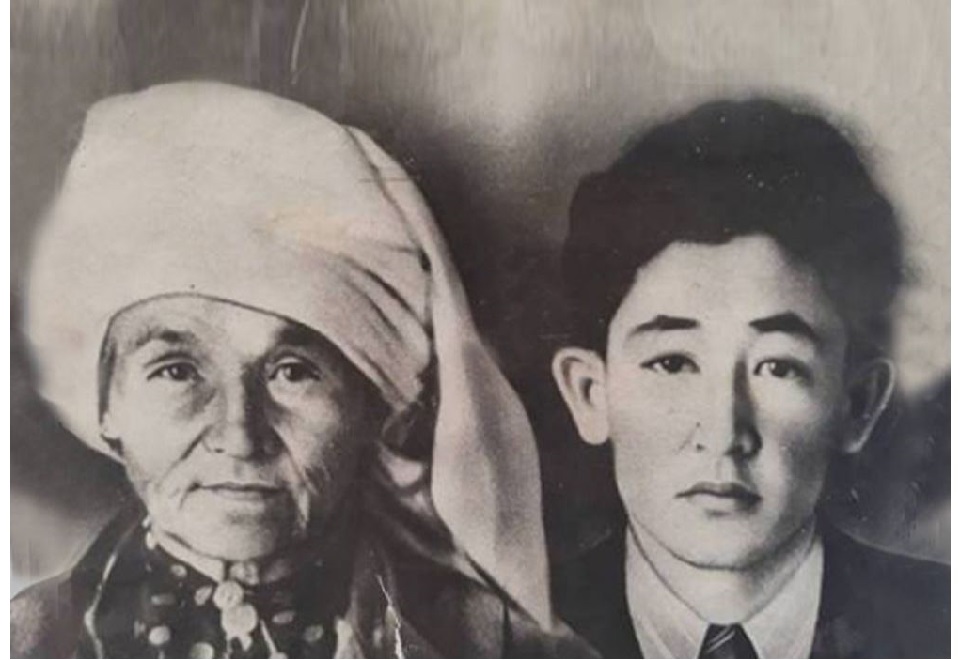 Tólegen Aıbergenovtiń anasy - Jibek ana