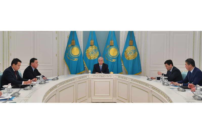 Memleket basshysy elimizdegi ekonomıkalyq ahýal jóninde keńes ótkizdi
