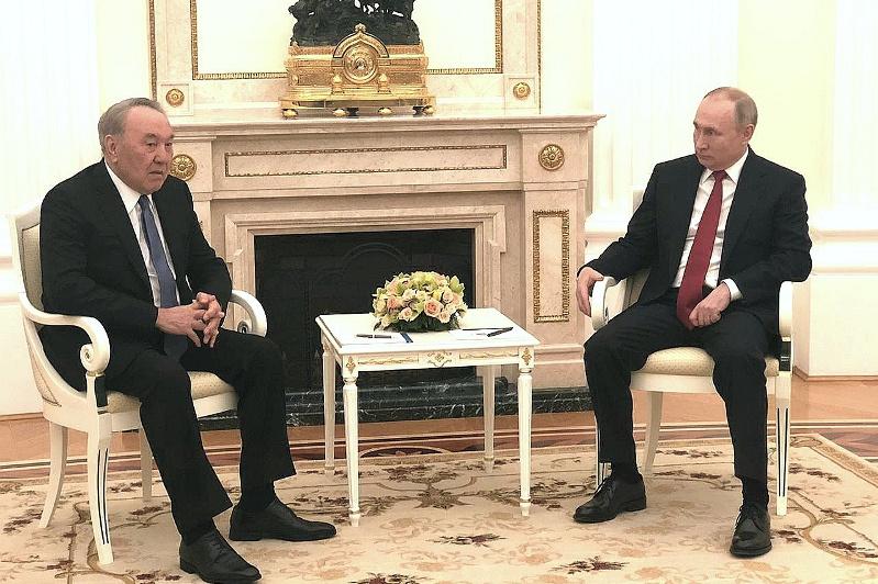Máskeýde Nursultan Nazarbaev pen Vladımır Pýtın kezdesti
