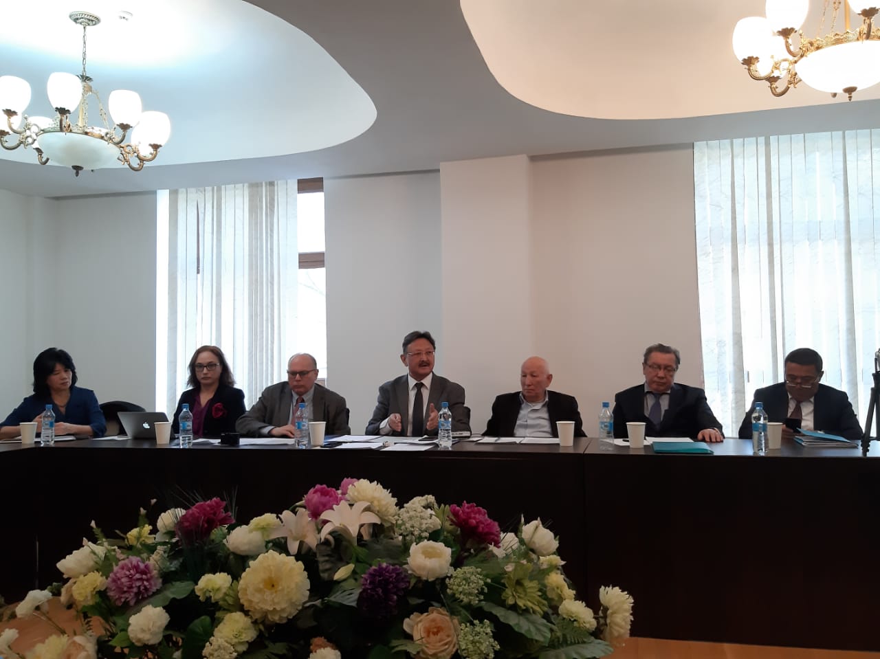 Álipbıdi jetildirý jumystary talqylandy