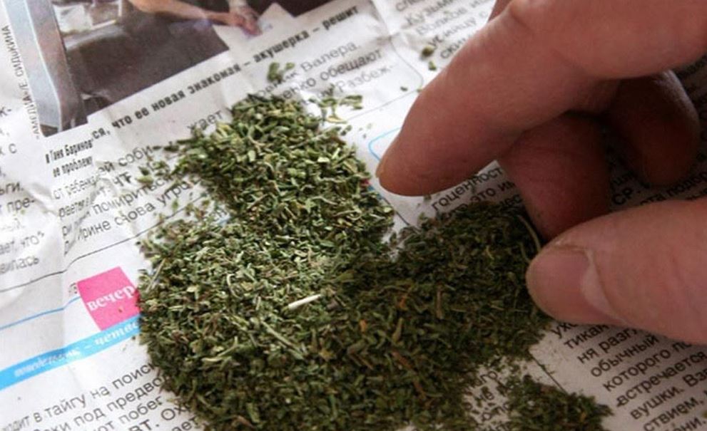 Qyzylorda: Esirtki satqan polıseı ustaldy