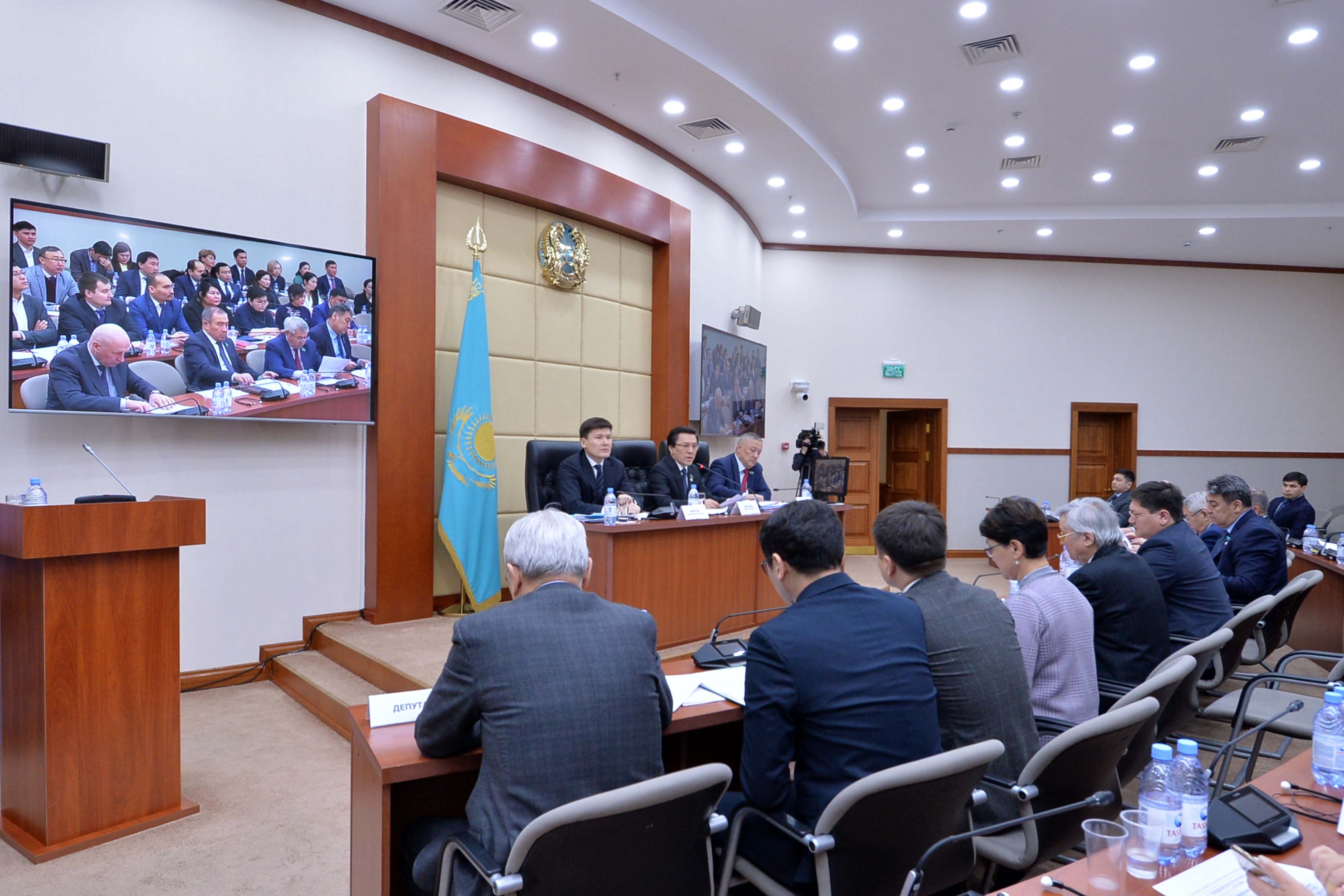 Májiliste memlekettik satyp alý máselelerine qatysty zań jobasynyń tanystyrylymy ótti