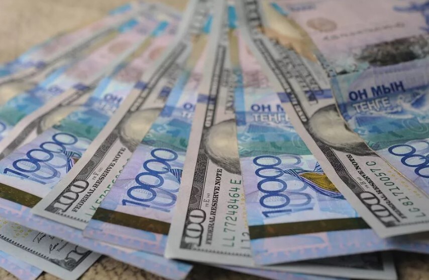 Dollar baǵamy 446 teńgege deıin qymbattady
