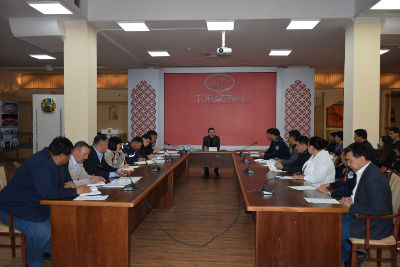 Túrkistan: Azyq-túlik dúkenderi men dárihanalardyń jumysy toqtamaıdy