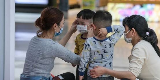 Balalarda koronavırýstyń belgileri birden baıqalmaıdy