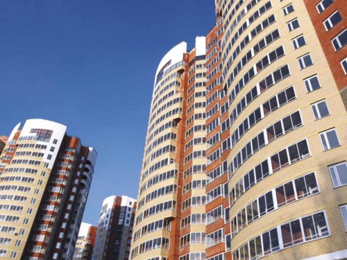 Kompanııalarǵa óz qyzmetkerleri úshin qaladan ýaqytsha turǵyn úı izdestirýdi usyndy