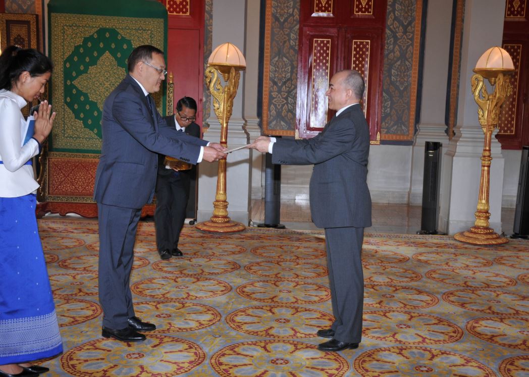 Qazaqstan Elshisi Kambodja Koroline senim gramotalaryn tapsyrdy