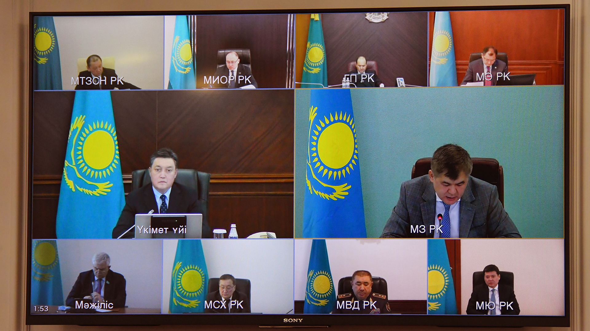 Asqar Mamın ákimderge jumys oryndarynyń saqtalýyn qamtamasyz etýdi tapsyrdy