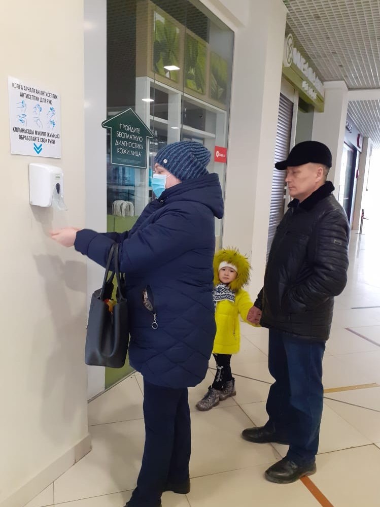 Qostanaılyqtar qoǵamdyq ǵımarattarǵa qol shaıyp kiredi