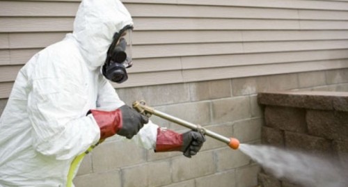 Aqtaýda kóppáterli turǵyn-úıler dezınfeksııalanýda