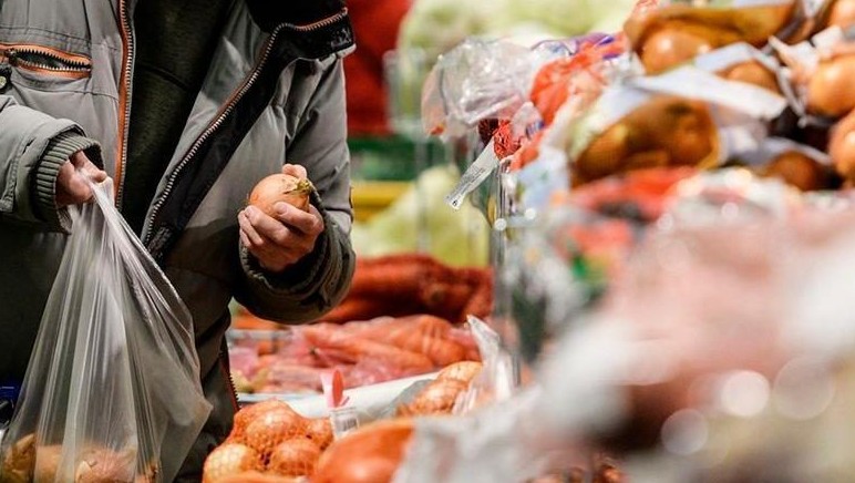 Azyq-túlik satyp alarda da vırýs juqtyrýdan saqtaný kerek