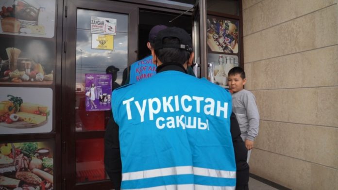 Túrkistan: Polısııanyń 300-ge jýyq qoǵamdyq kómekshisi túsindirme jumystaryn júrgizýde