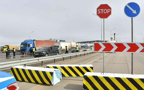 Oblystar shekarasyna blokpost qoıyldy