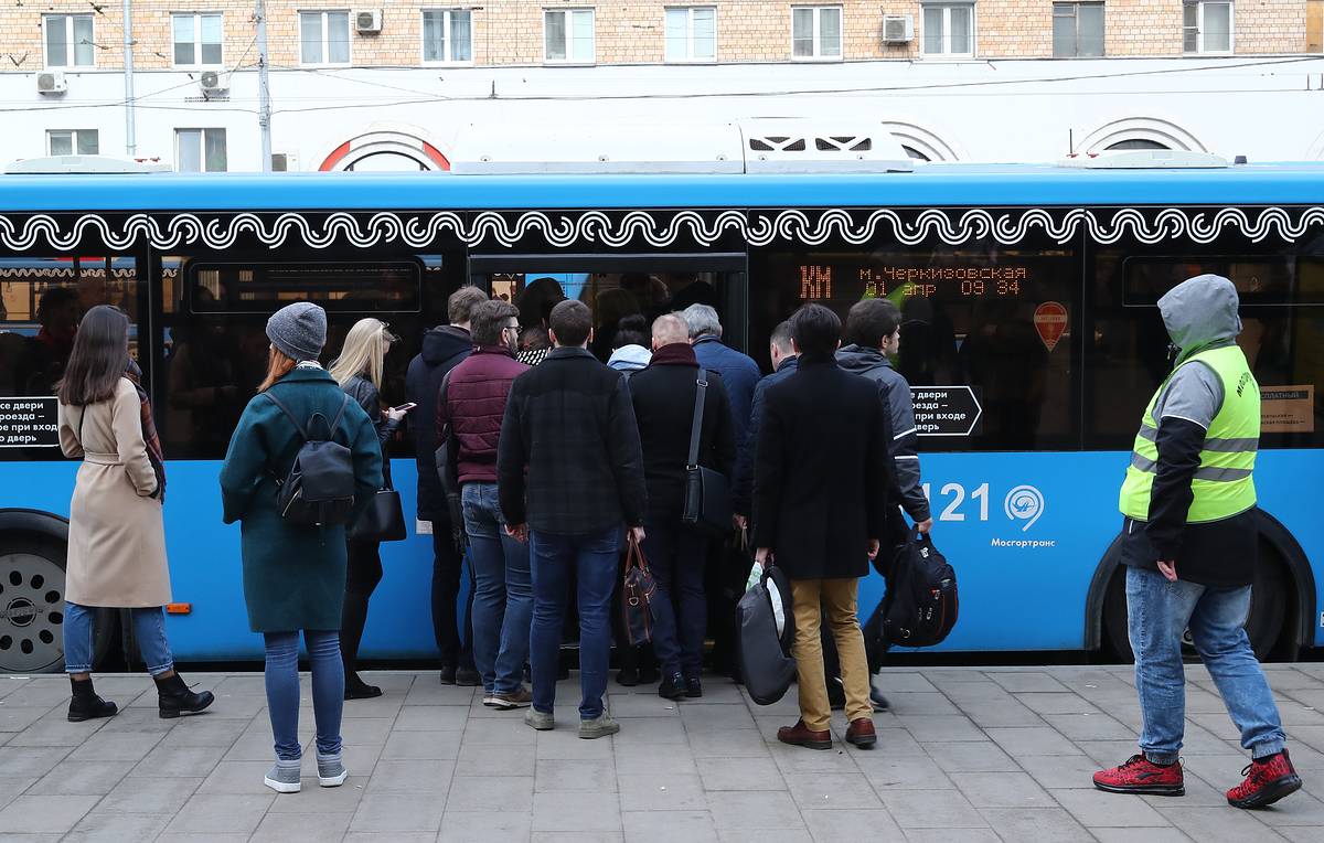 Máskeýde oqýshylardyń qoǵamdyq kólikte júrý jeńildigi ýaqytsha toqtatyldy