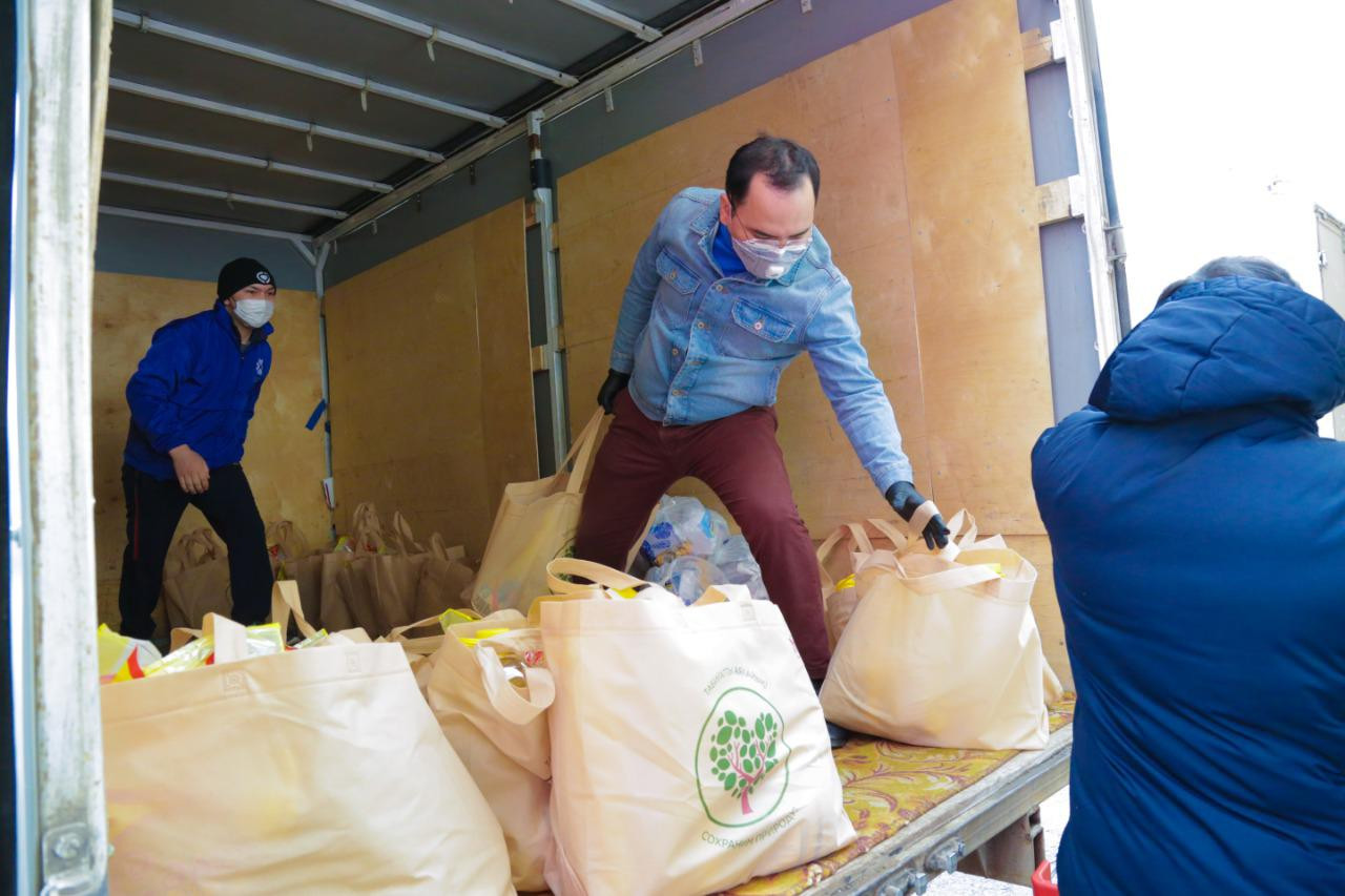 Nur-Sultan qalasynda 800-den astam muqtaj otbasyǵa maska men antıseptıkter taratyldy