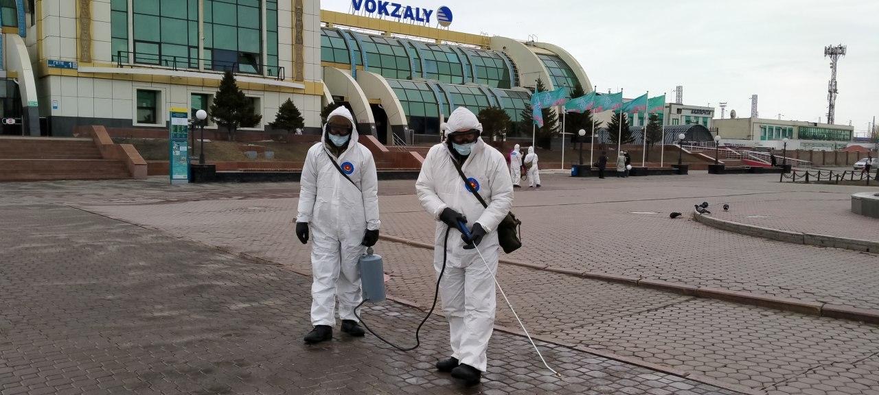 Əskerıler aýqymdy dezınfeksııalaýdy Nur-Sultan men Almaty qalalarynda jalǵastyrýda