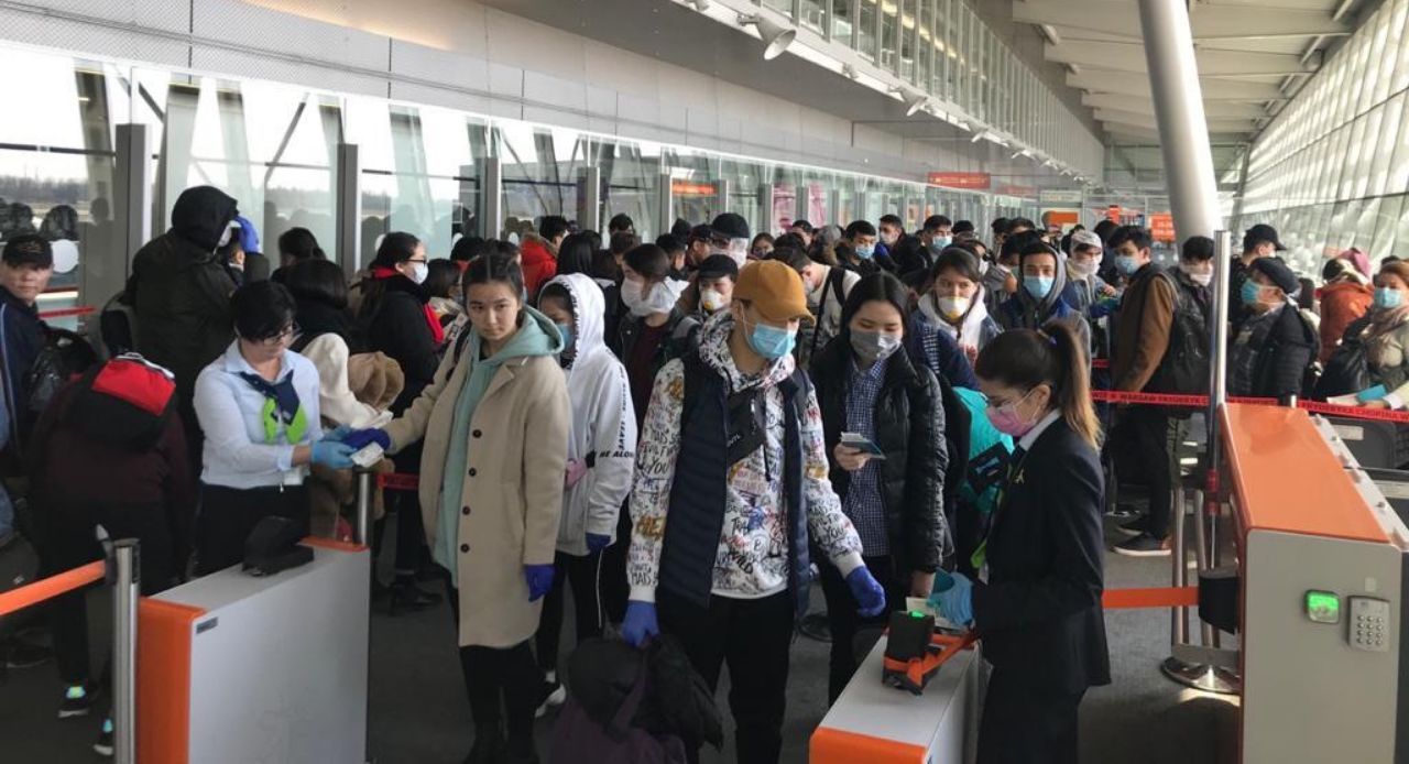 ​Qazaqstandyqtar Polshadan úılerine oraldy