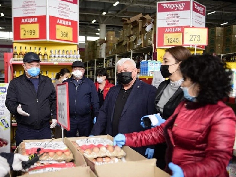 Shymkent: Partııa fılıaly janynan qurylǵan arnaıy top saqtyq sharalaryn qadaǵalaýda