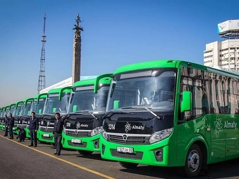 Almatyda avtobýstar men metro keshki 19:00-ge deıin ǵana júretin boldy