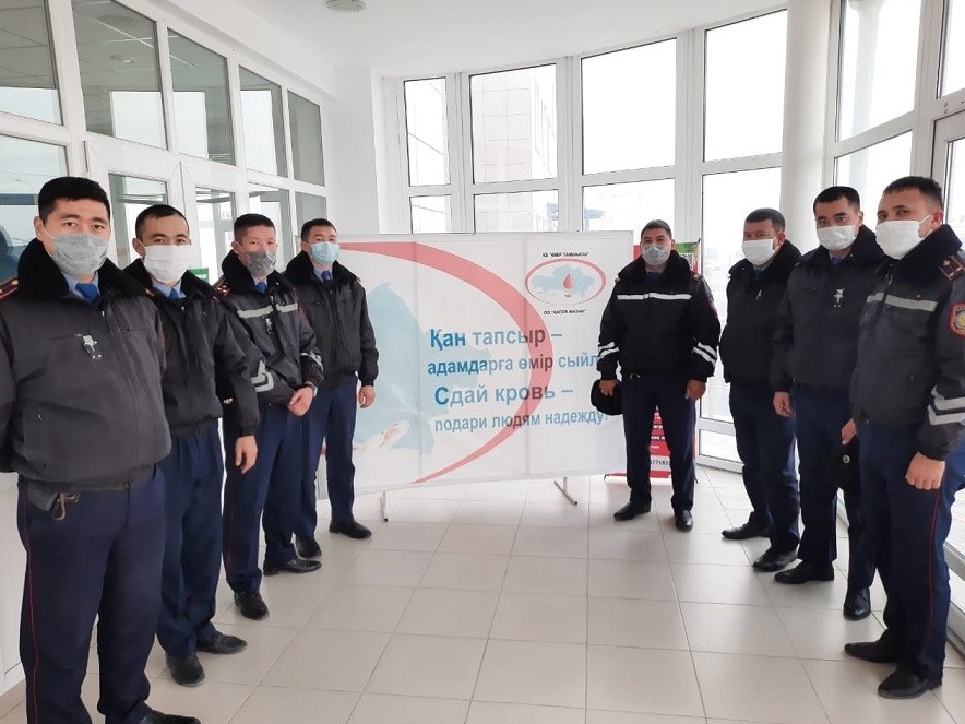 Mańǵystaýda polıseıler qan tapsyrdy