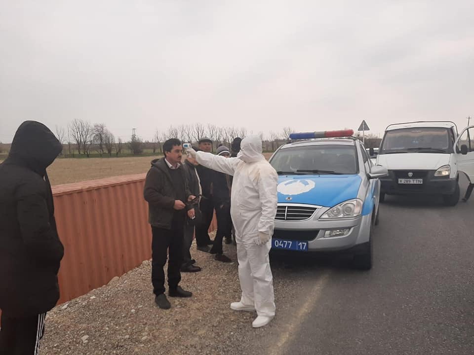 Shymkentke kiretin avtojoldarda 12 arnaıy blok beketi qoıyldy