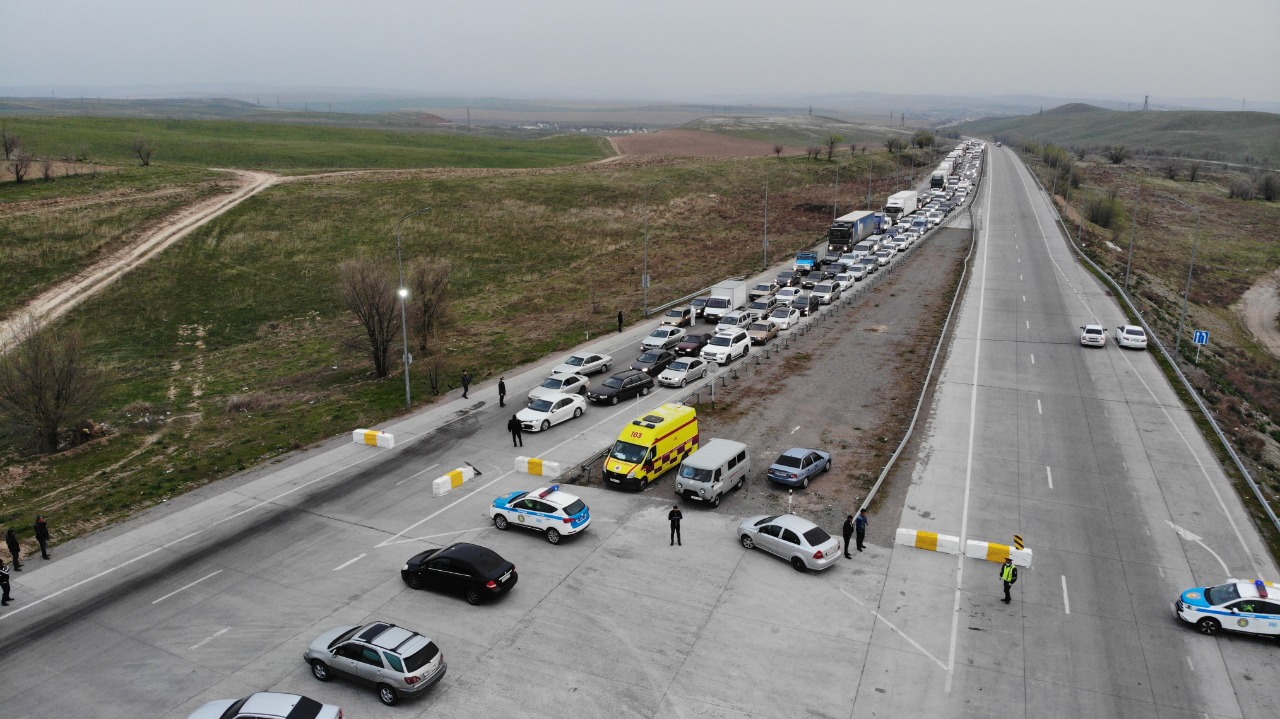 Shymkent: Blok posttarda árbir kólikti jiti tekserip jatyr