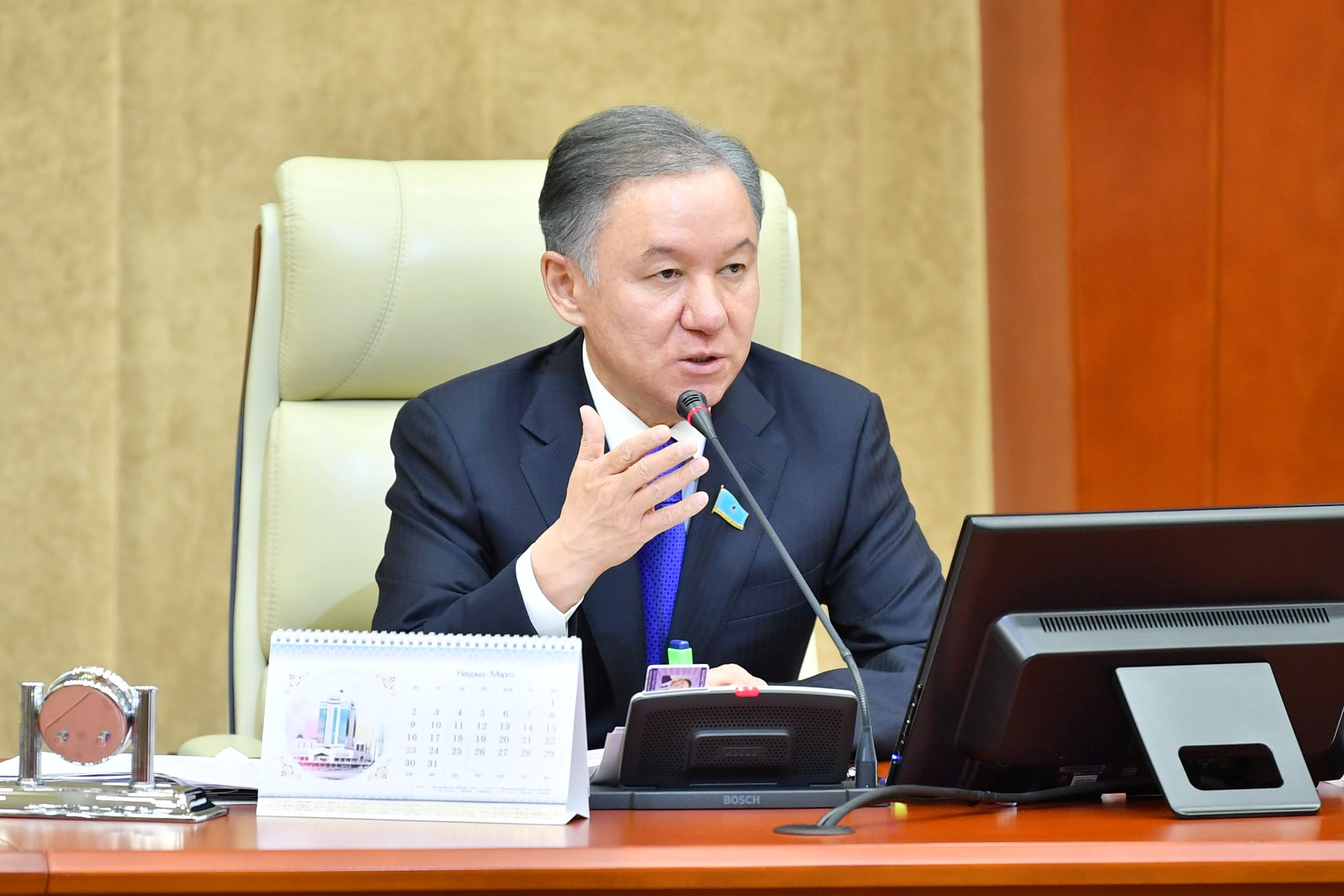 Májiliste beıbit jınalystardy uıymdastyrý týraly zań jobasy maquldandy