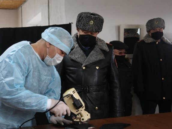 Bas bostandyǵynan aıyrylǵandar betperde tigýde