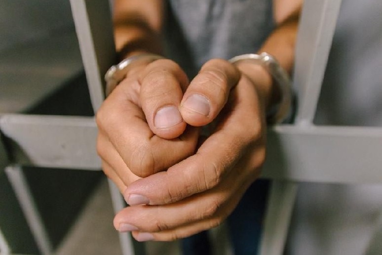 Danıal Ahmetovtiń qaryndasyna shabýyl jasaǵandar sottaldy