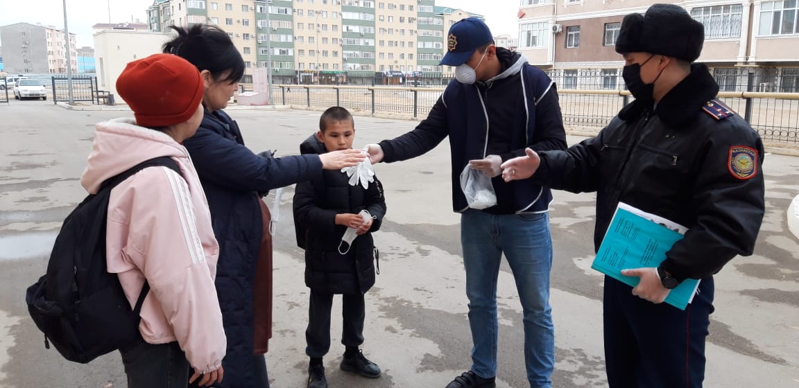 Mańǵystaý: Polıseıler erikti jastardy jumysqa shaqyrýda