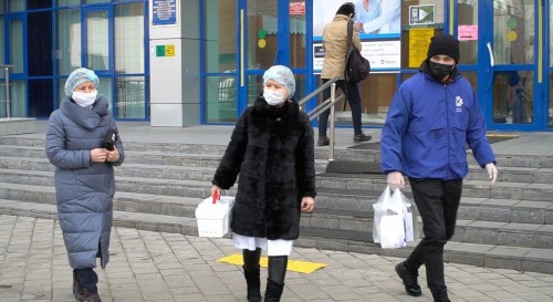 Nur-Sultanda tegin 300 000 maska taratylady