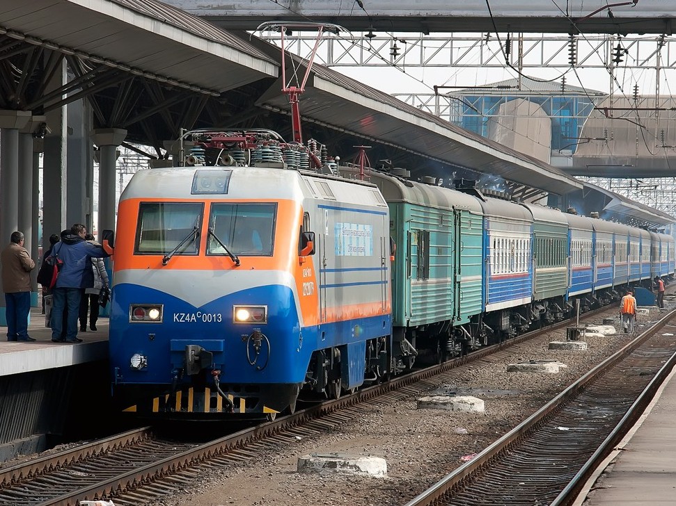 Jolaýshylar poıyzyna bıletterdi qaıtarý jaǵdaıy turaqtandy