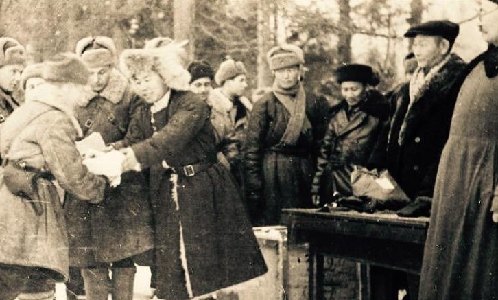 Baıólkelikterdiń maıdanǵa kómegi