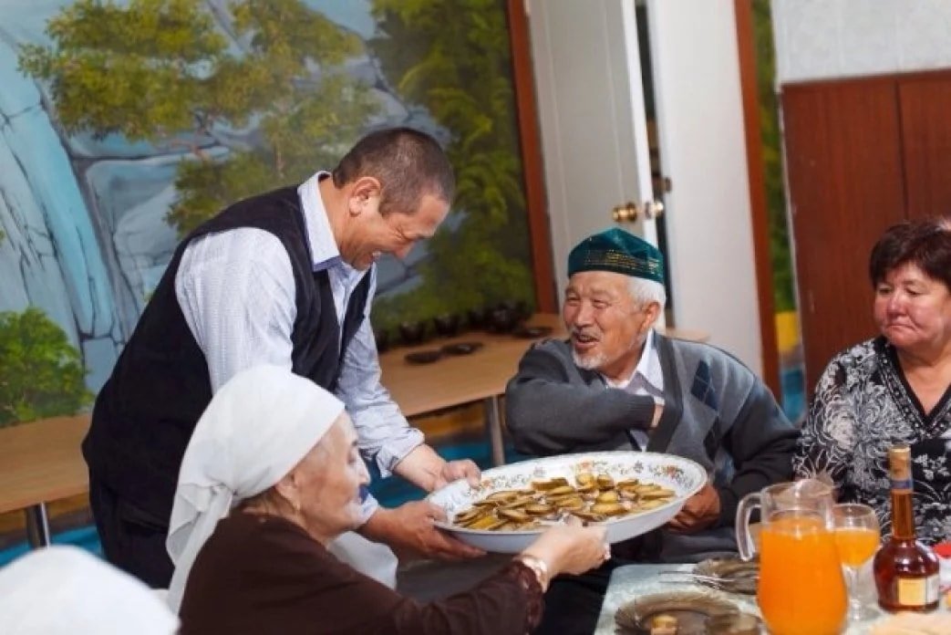 Aýyldaǵy jurt áli senbeıdi