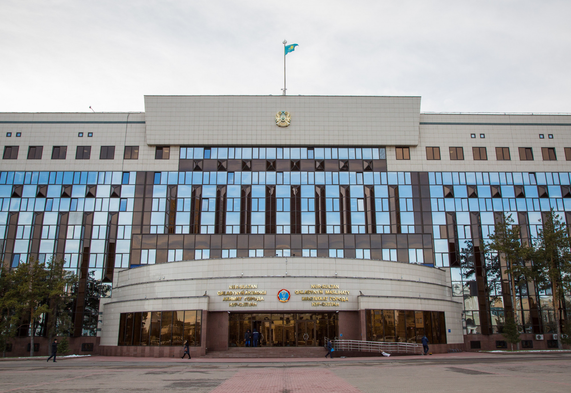 Qatańdatylǵan karantın rejımi kezinde qyzmeti toqtatylmaıtyn uıymdardyń tizimi