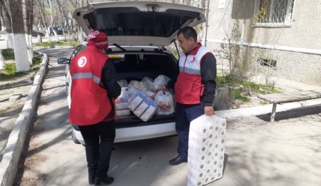 «Qyzyl Aı» qoǵamy turǵyndarǵa azyq-túlik taratty