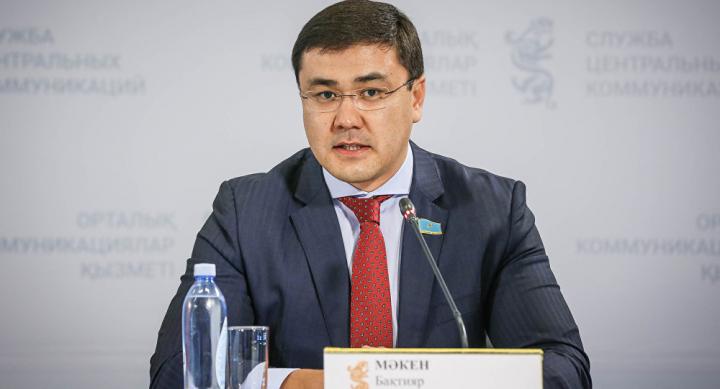 Elordaǵa bir kúnde 300 myńnan astam maska ákelindi - B.Máken