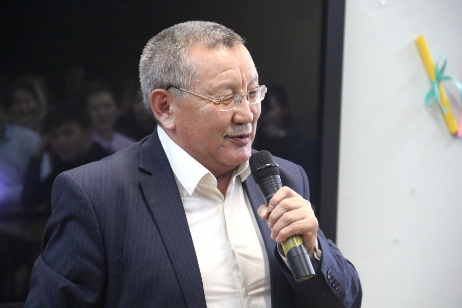 Prezıdent aqyn Amanhan Álimniń otbasyna kóńil aıtý jedelhatyn joldady